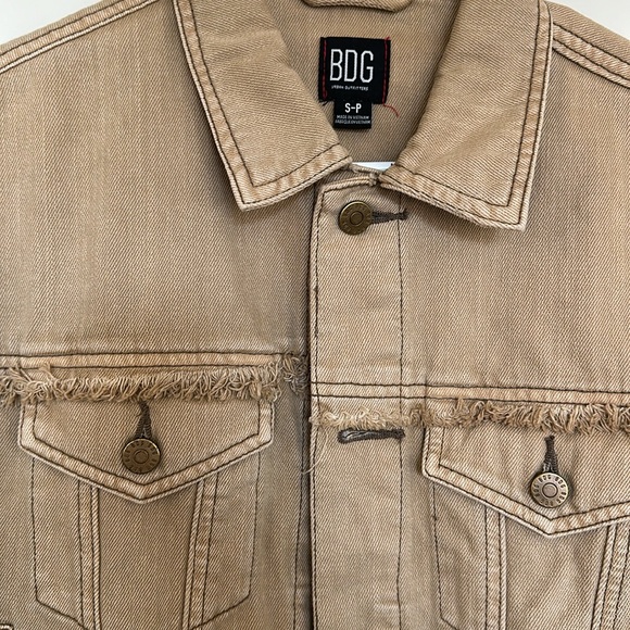 Denim Cropped Trucker Jacket - Picture 5 of 6